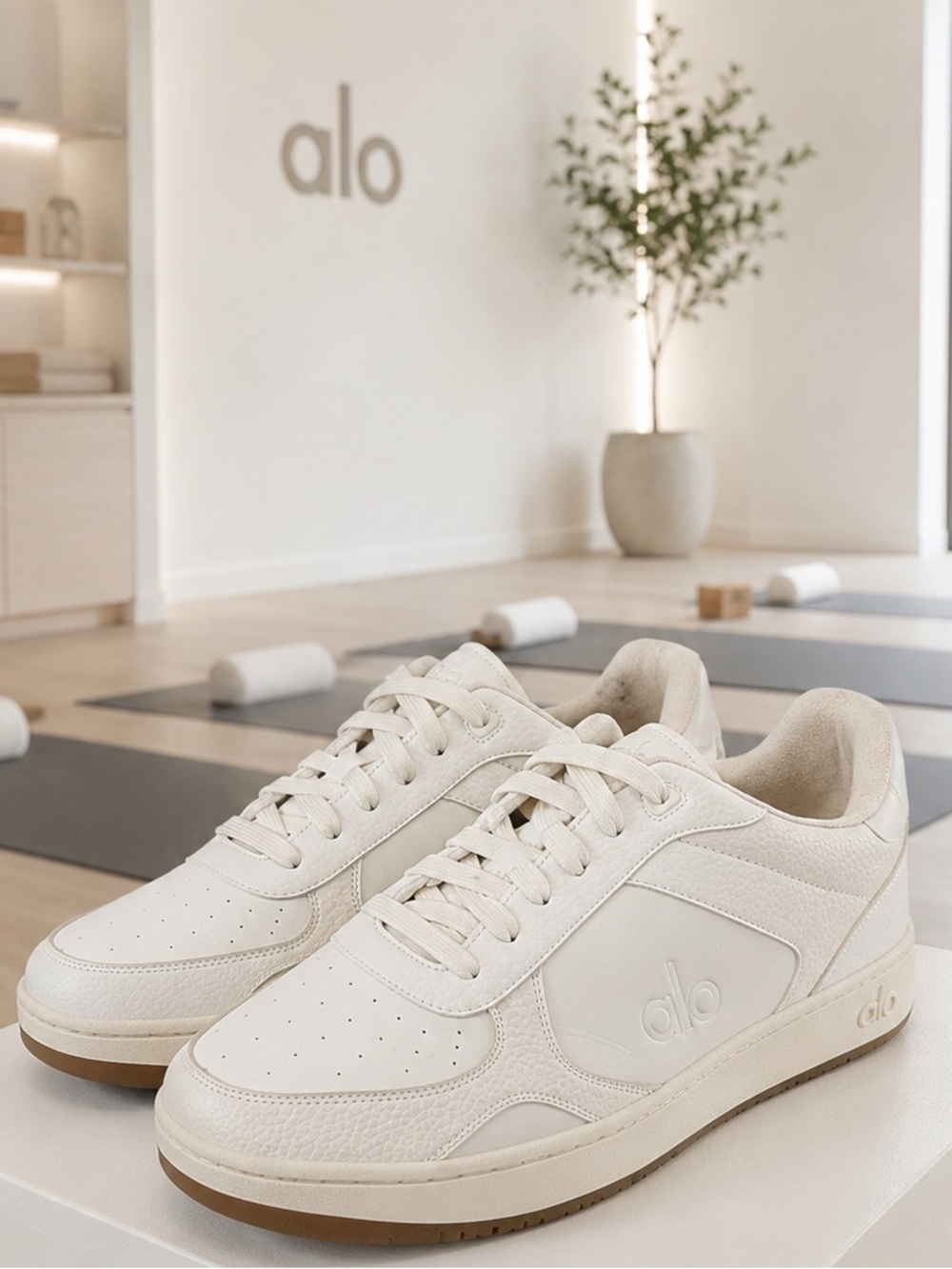 Alo ‘Recovery’ sneakers - stunning shoes - worn three times from new only